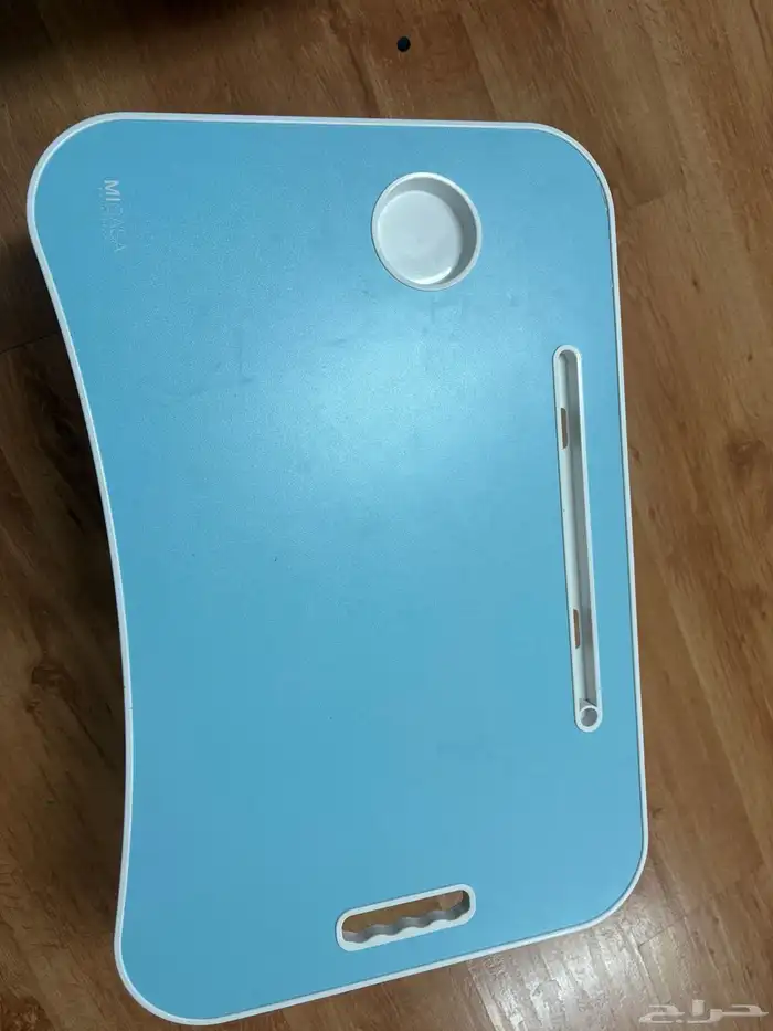 لبيع طاوله صغيره للتنقل ومناسبه لأي شخص وحجمها مناسب جدا 0