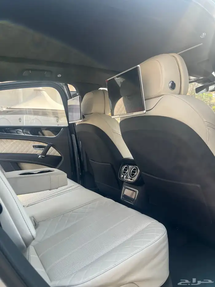 مخزن بنتلي بنتياقا 2019 عداد 52 الف كم فقط سماكو 85