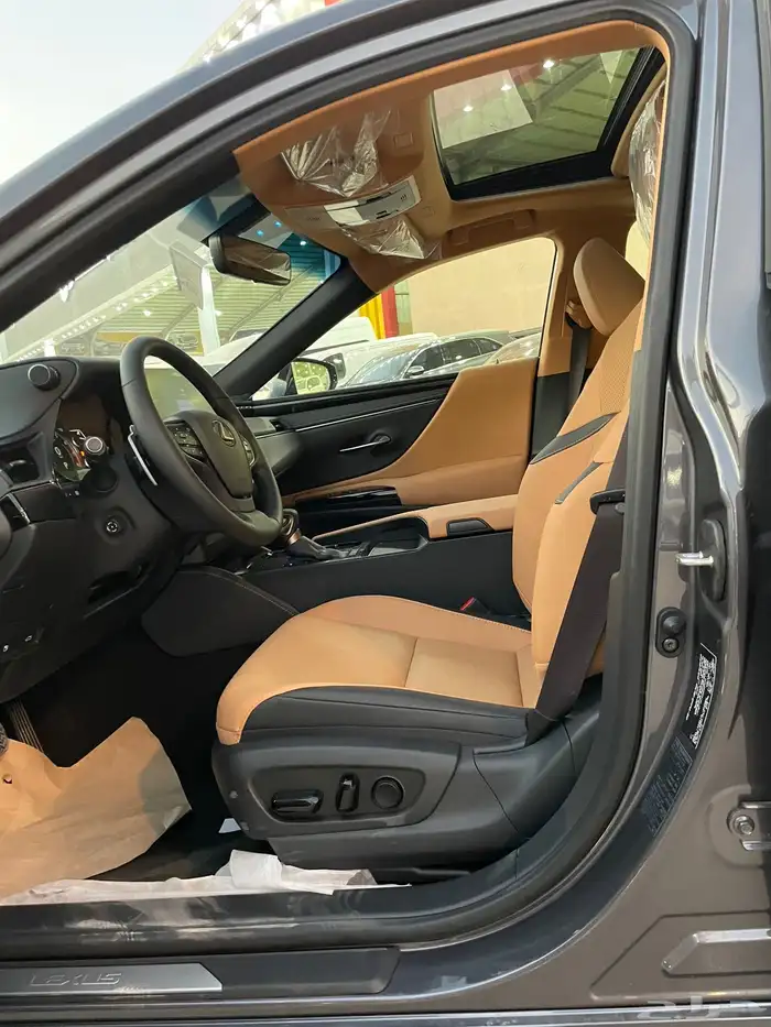 لكزسES250AA2025سعودي داخلي جملي(بنزين)2.5L 9