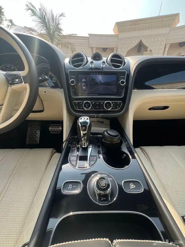 مخزن بنتلي بنتياقا 2019 عداد 52 الف كم فقط سماكو 75