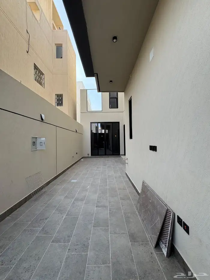 فلل مودرن 200 م حي المهديه 8