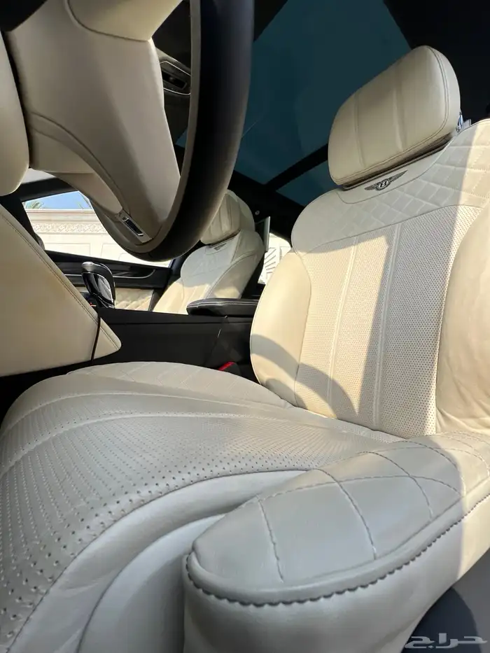 مخزن بنتلي بنتياقا 2019 عداد 52 الف كم فقط سماكو 54