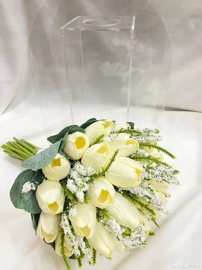 مسكة ليلة الزواج بيج وأبيض مع استاند فضي   جديد 0