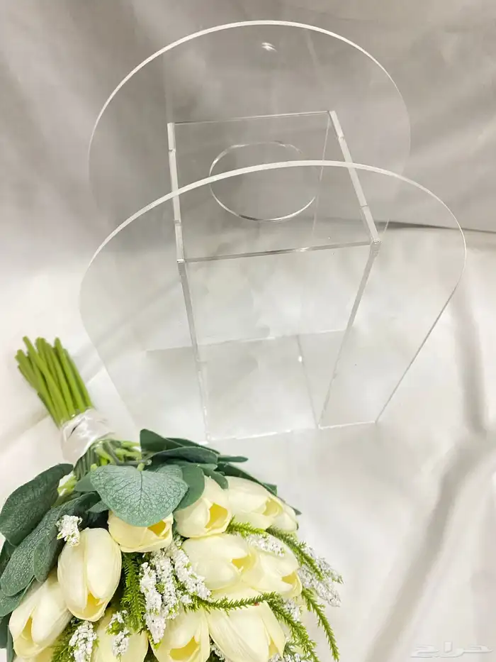 مسكة ليلة الزواج بيج وأبيض مع استاند فضي   جديد 1