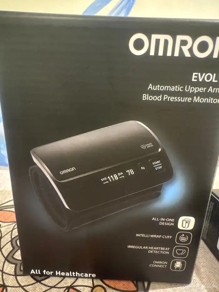 جهاز قياس الضغط من شركة اومرون ايفولف Omron 1