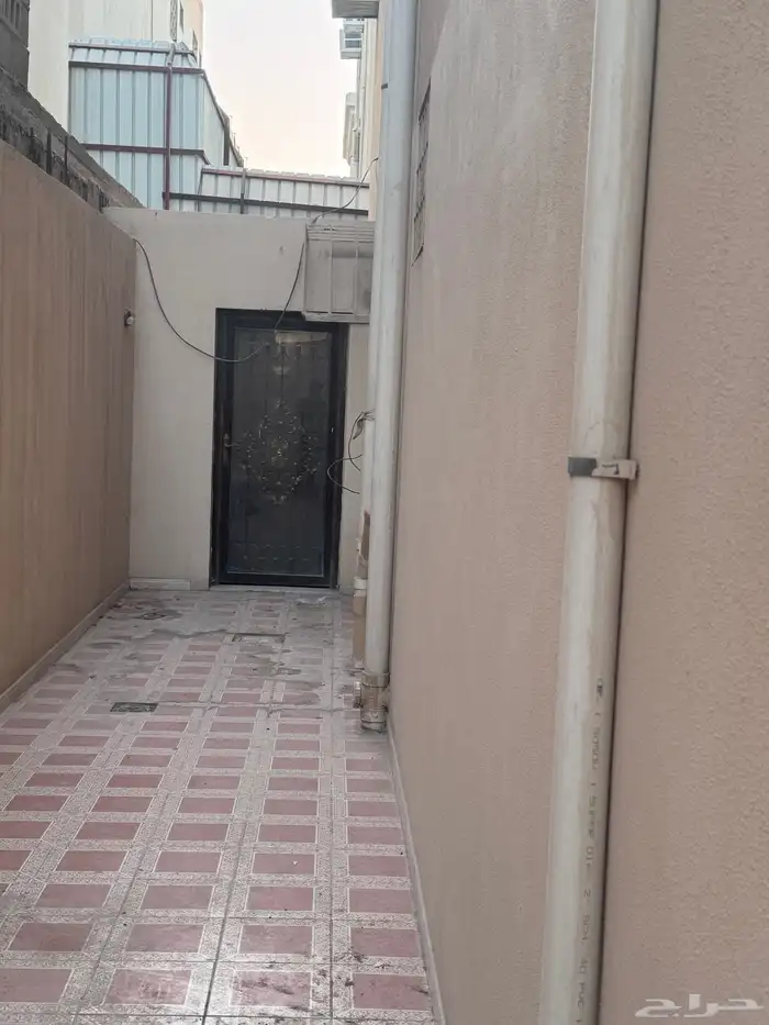 للايجار دور ارضي بحي طيبة موقع مميز 4