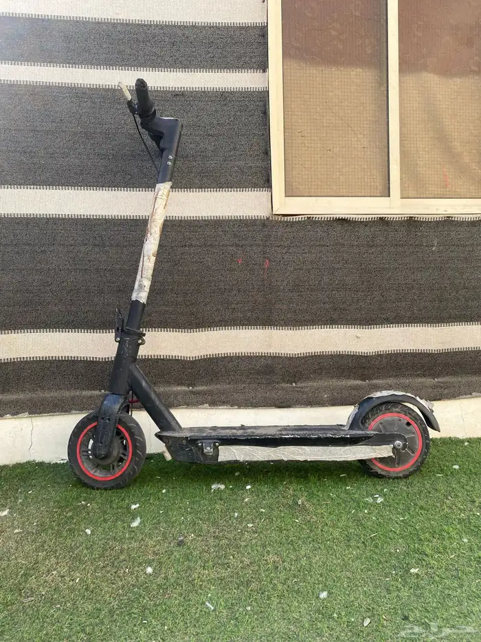 سكوتر للبيع خربان تشليح بس البطارية سليمة 1