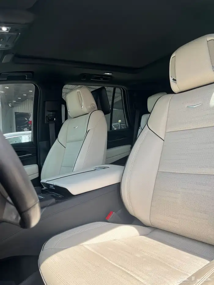 كاديلاك اسكاليد 2023 الجميح ممشى قليل 11