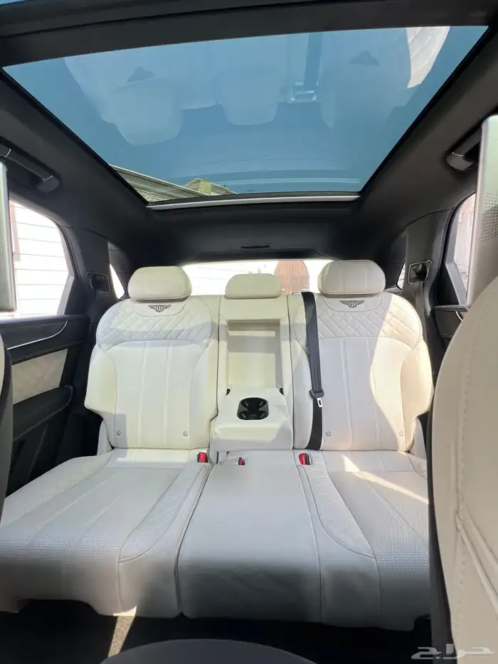 مخزن بنتلي بنتياقا 2019 عداد 52 الف كم فقط سماكو 76