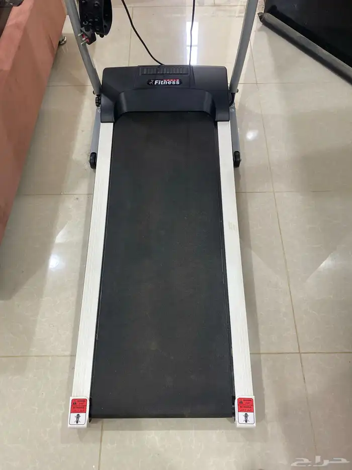 كتب مستخدم و طاوله تقديم استخدام قليل الموقع الدوادمي 0