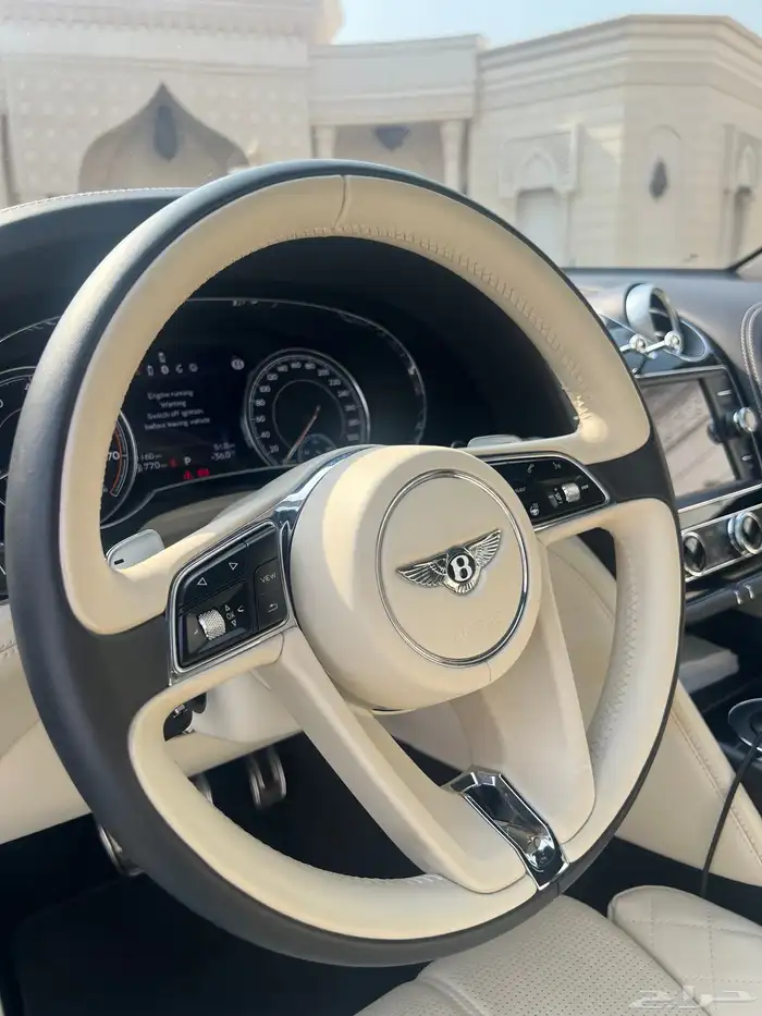 مخزن بنتلي بنتياقا 2019 عداد 52 الف كم فقط سماكو 42