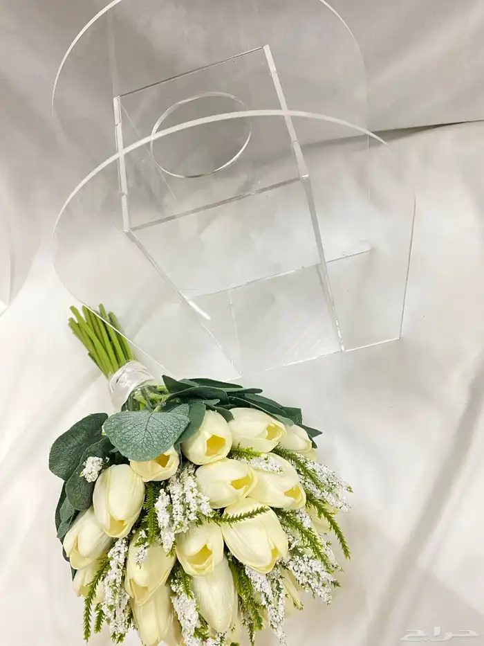 مسكة ليلة الزواج بيج وأبيض مع استاند فضي   جديد 2