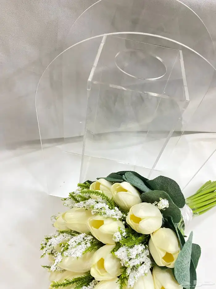 مسكة ليلة الزواج بيج وأبيض مع استاند فضي   جديد 4