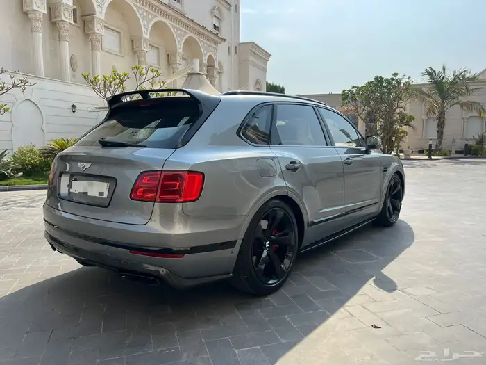 مخزن بنتلي بنتياقا 2019 عداد 52 الف كم فقط سماكو 7