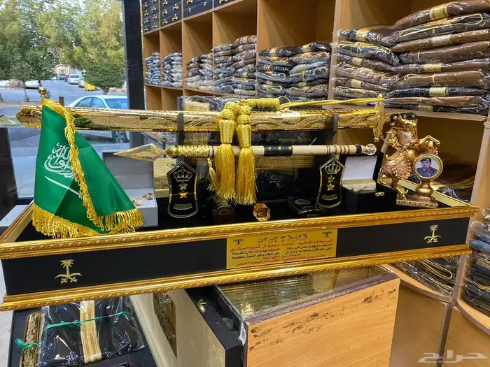 طقم هدية بشت سيف درع زواج 2