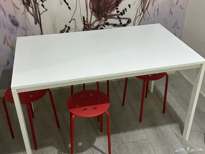 للبيع طاولات من ايكيا و كنب نظيفه 2