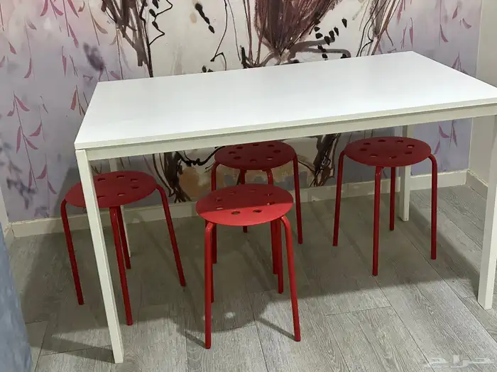 للبيع طاولات من ايكيا و كنب نظيفه 0