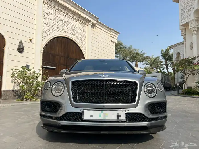 مخزن بنتلي بنتياقا 2019 عداد 52 الف كم فقط سماكو 1