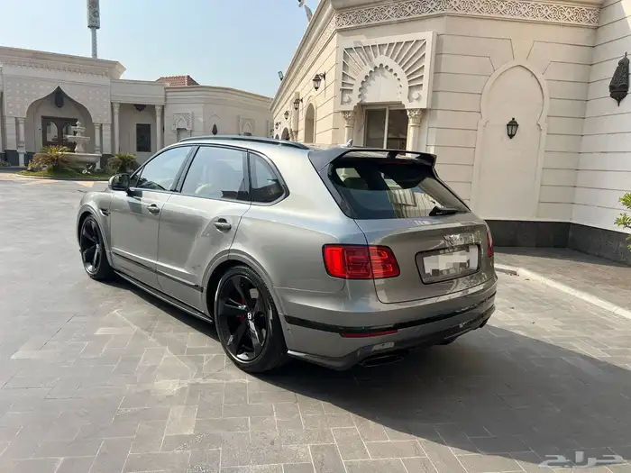 مخزن بنتلي بنتياقا 2019 عداد 52 الف كم فقط سماكو 6