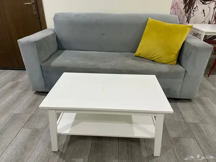 للبيع طاولات من ايكيا و كنب نظيفه 1
