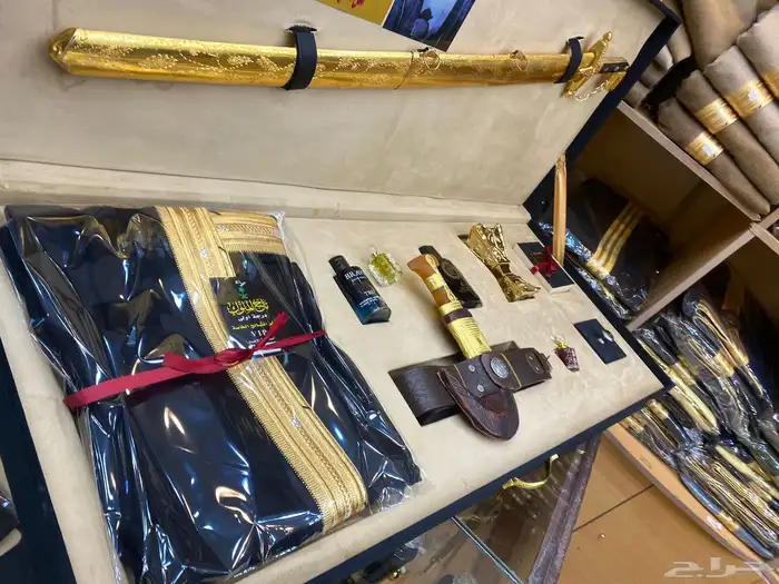 طقم هدية بشت سيف درع زواج 4