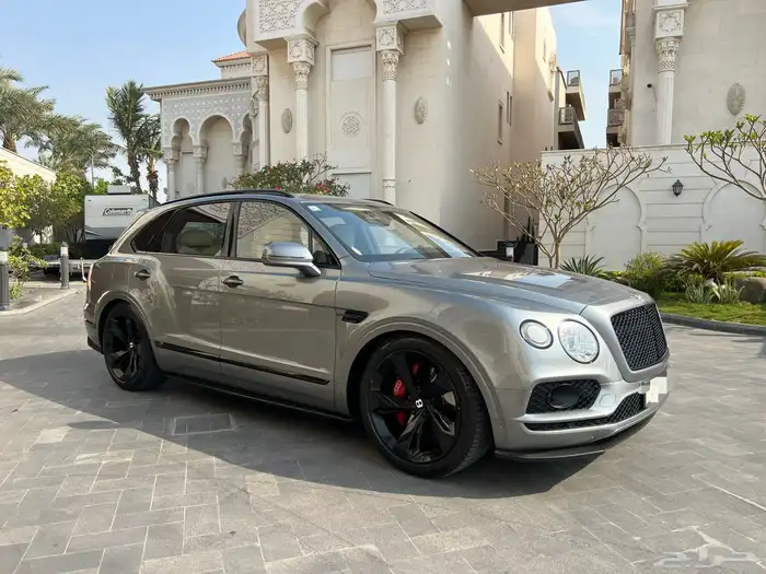 مخزن بنتلي بنتياقا 2019 عداد 52 الف كم فقط سماكو 9