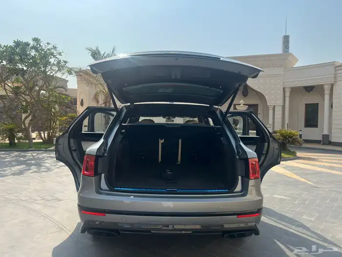 مخزن بنتلي بنتياقا 2019 عداد 52 الف كم فقط سماكو 14