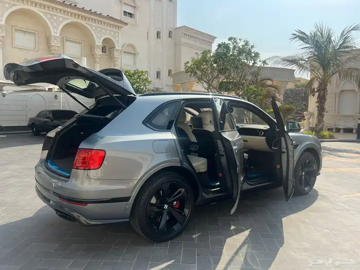 مخزن بنتلي بنتياقا 2019 عداد 52 الف كم فقط سماكو 10