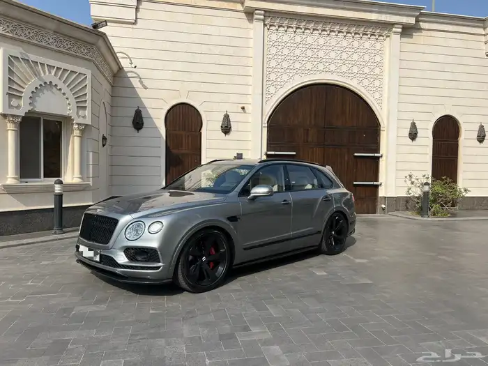 مخزن بنتلي بنتياقا 2019 عداد 52 الف كم فقط سماكو 2