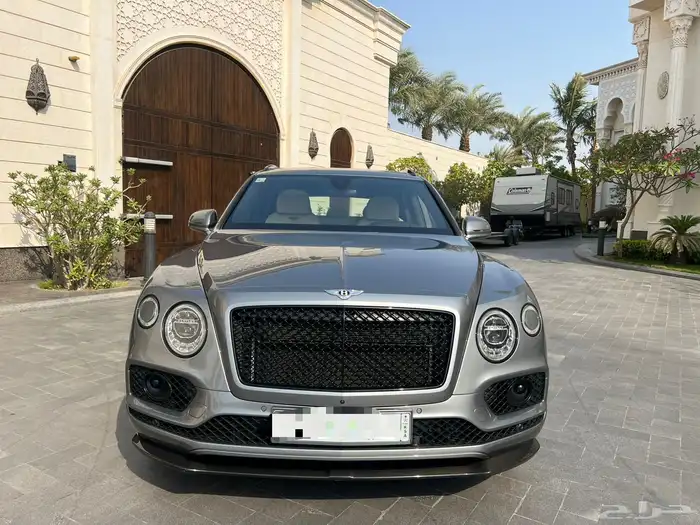 مخزن بنتلي بنتياقا 2019 عداد 52 الف كم فقط سماكو 0