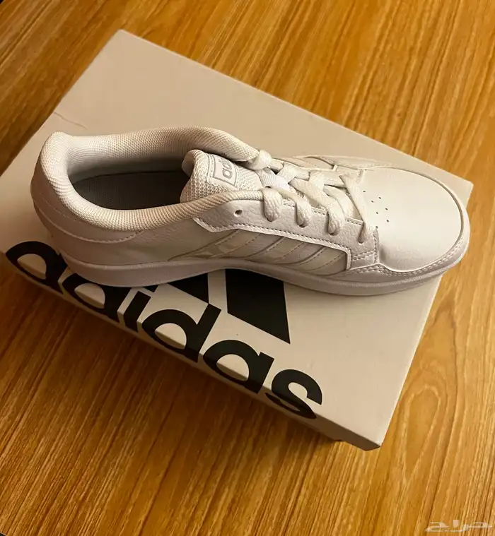 حذاء نسائي اديداس جديده لم تستخدم المقاس 36 و2 3 4