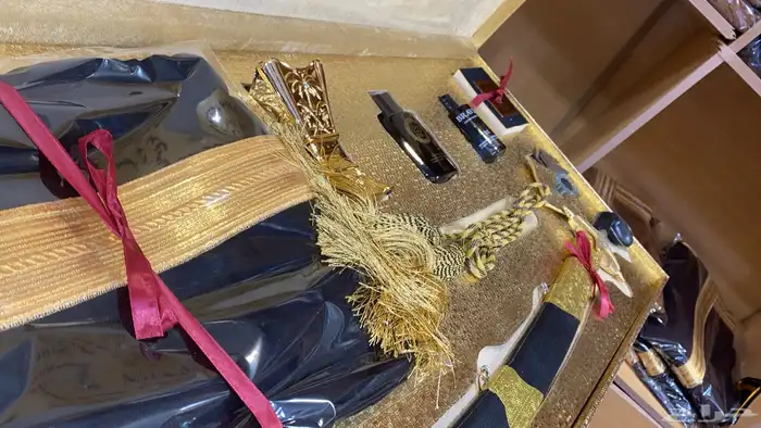 طقم هدية بشت سيف درع زواج 3