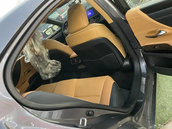 لكزسES250AA2025سعودي داخلي جملي(بنزين)2.5L 22