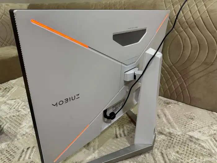 شاشه العاب BENQ mobiuz 4K 144Hz 4