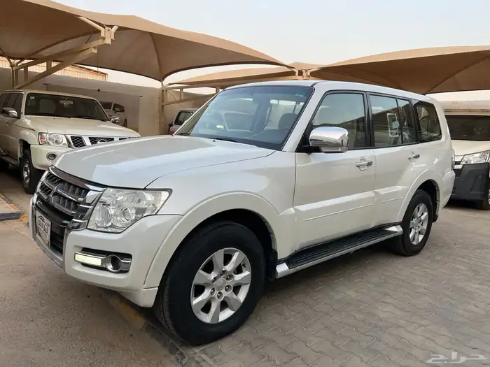 باجيرو 2017 بنزين لدى قمة الاطلال 27