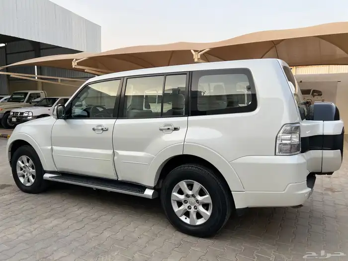 باجيرو 2017 بنزين لدى قمة الاطلال 21