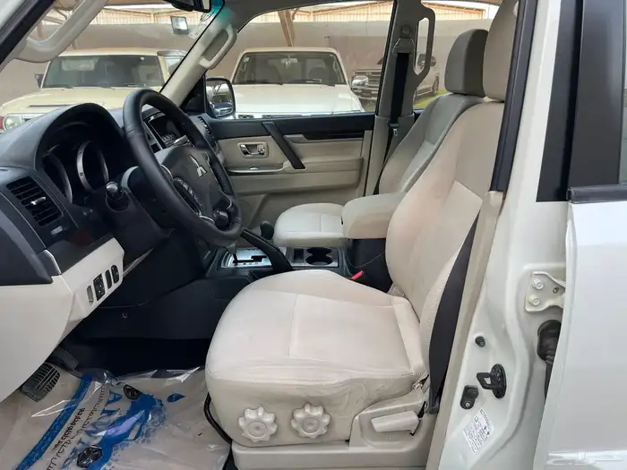 باجيرو 2017 بنزين لدى قمة الاطلال 47