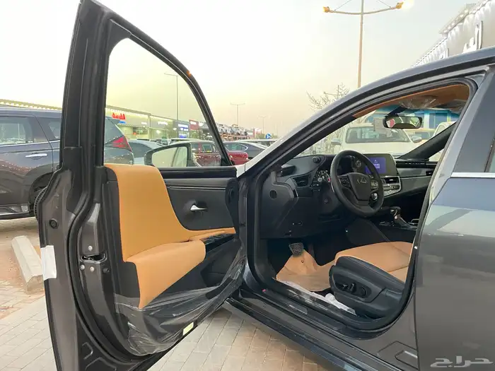 لكزسES250AA2025سعودي داخلي جملي(بنزين)2.5L 7