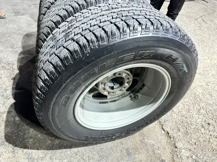 جنوط نيسان فتك اصلي وكاله  مع كفرات بريجستون 275.65.17 ت22 15