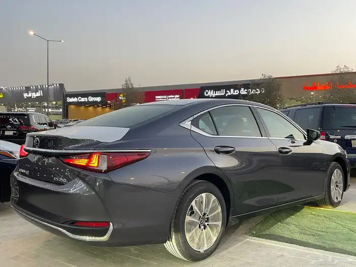 لكزسES250AA2025سعودي داخلي جملي(بنزين)2.5L 4