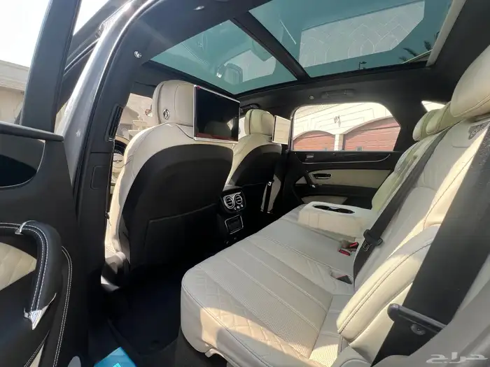 مخزن بنتلي بنتياقا 2019 عداد 52 الف كم فقط سماكو 84