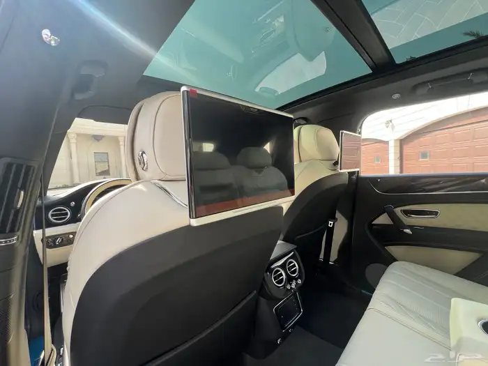 مخزن بنتلي بنتياقا 2019 عداد 52 الف كم فقط سماكو 81