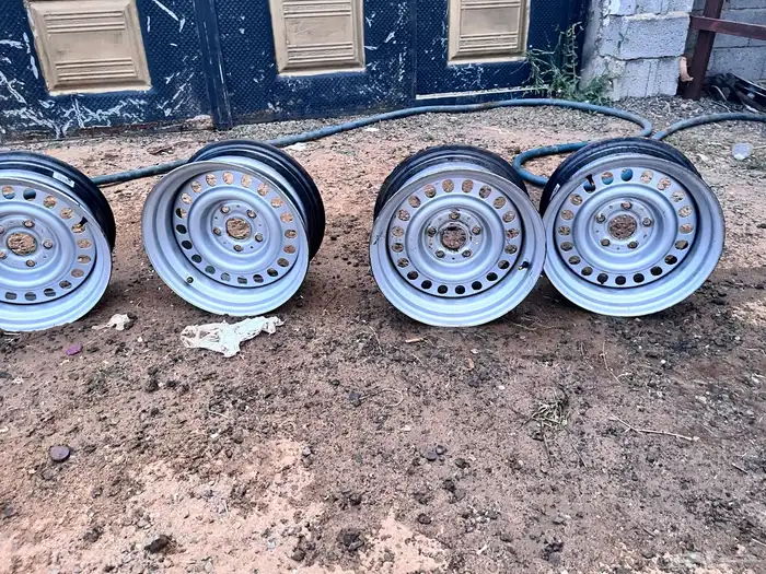 يوجد جنوط عريضه تركب على هايلكس مقاس 2.50 النوع صيني 2