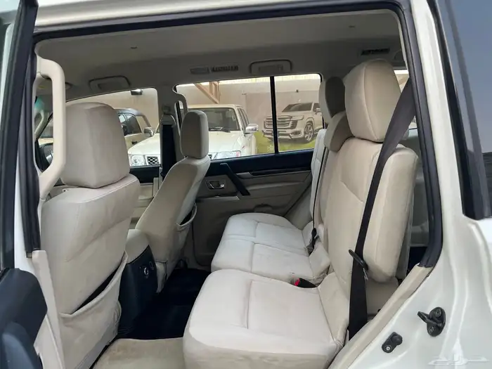 باجيرو 2017 بنزين لدى قمة الاطلال 33