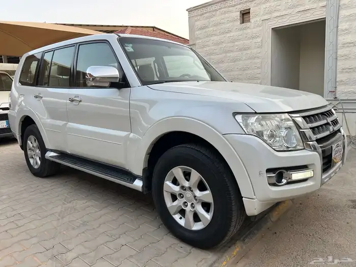 باجيرو 2017 بنزين لدى قمة الاطلال 4