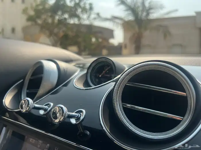 مخزن بنتلي بنتياقا 2019 عداد 52 الف كم فقط سماكو 61