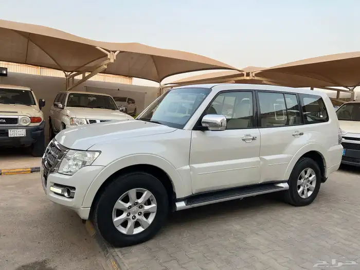 باجيرو 2017 بنزين لدى قمة الاطلال 29