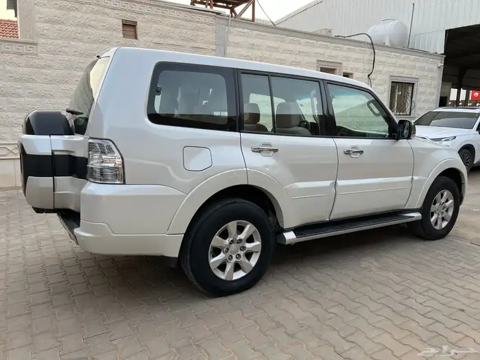 باجيرو 2017 بنزين لدى قمة الاطلال 13