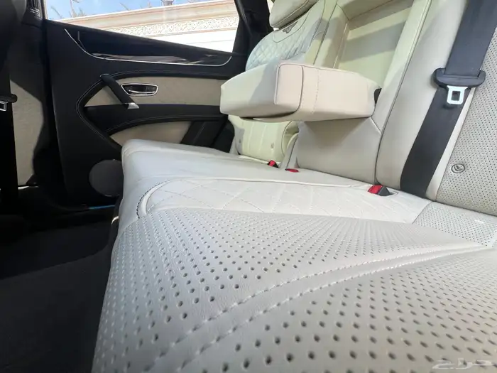 مخزن بنتلي بنتياقا 2019 عداد 52 الف كم فقط سماكو 77