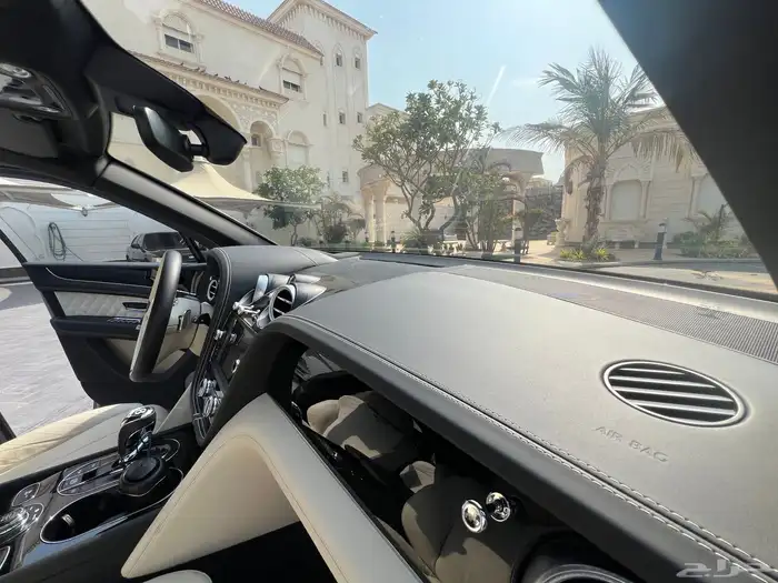 مخزن بنتلي بنتياقا 2019 عداد 52 الف كم فقط سماكو 66